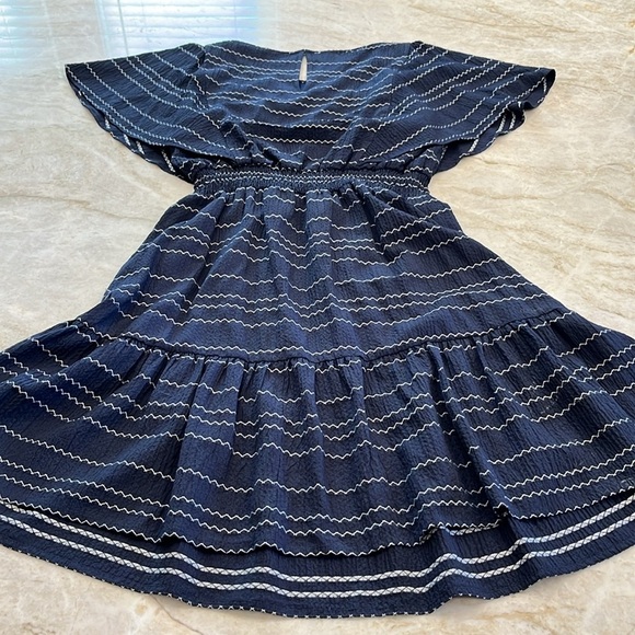 DKNY | Smocked Fit and Flare Dress | Navy Blue & White | Size 10 - Picture 12 of 13